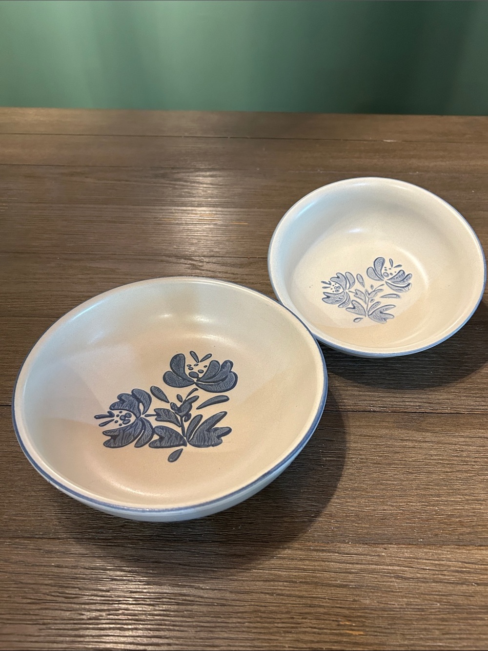 Vintage Pfaltzgraff serving bowls 8 1/2” & HTF large soup salad 7” Yorktowne GUC